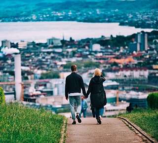 Spaziergang mit Blick auf Zuerich Zuerich nachhaltig erleben