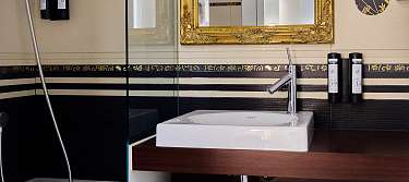 Deluxe Top View room bathroom example