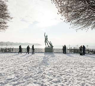 winter zurich city trip buerkliplatz